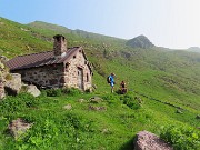 Laghi di Ponteranica dai Piani dell’Avaro con splendide fioriture – 9 giugno 25 - FOTOGALLERY